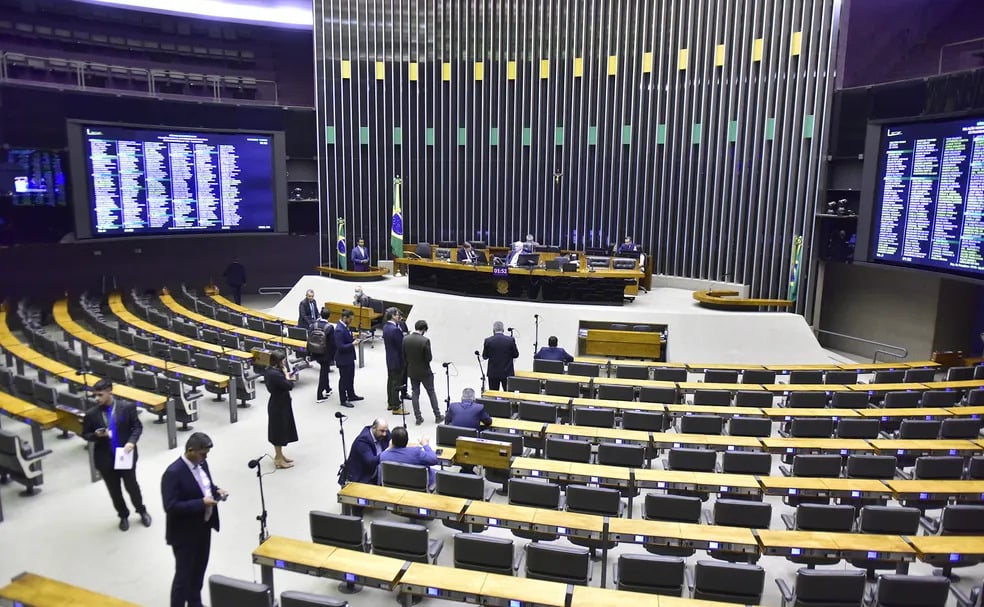 Deputados mudam prazos de cumprimento da Lei da Ficha Limpa e reduzo o período de inelegibilidade — Foto: Zeca Ribeiro/Câmara dos Deputados
