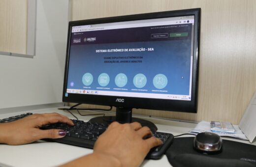 Exame Supletivo Eletrônico da Educação de Jovens e Adultos (EJA), o Provão Eletrônico no AM - Foto: Euzivaldo Queiroz / Secretaria de Estado de Educação e Desporto Escolar