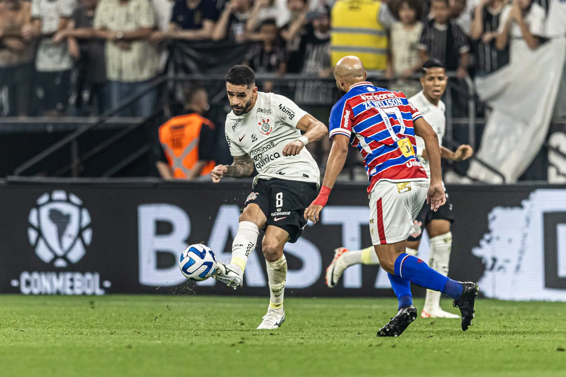 Sul-Americana: sofrendo e com empates, Corinthians e Fortaleza