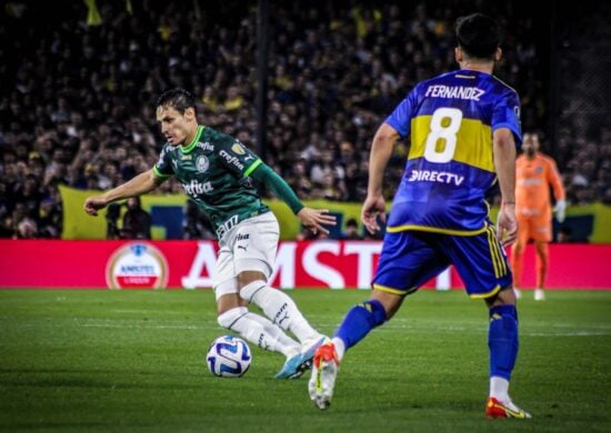 Raphael Veiga, na partida de ida entre Boca Juniors e Palmeiras - Foto: Cleiton Lima/Enquadrar/Estadão Conteúdo