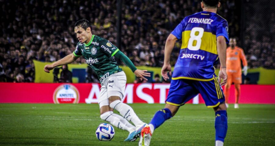 Raphael Veiga, na partida de ida entre Boca Juniors e Palmeiras - Foto: Cleiton Lima/Enquadrar/Estadão Conteúdo