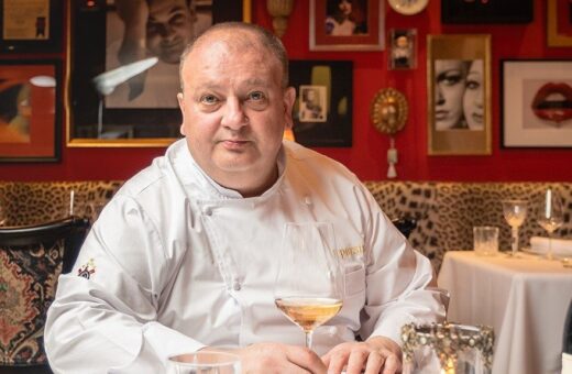 Renomado chef francês Erick Jacquin em seu restaurante - Foto: Reprodução/Facebook@erickjacquintompero