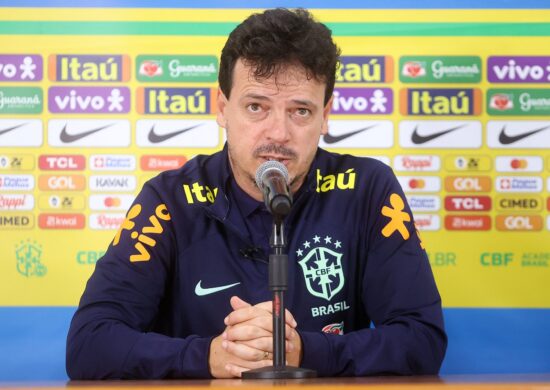 Em entrevista coletiva, Fernando Diniz avaliou a equipe Brasileira em campo e afirma que a Seleção venceu por mérito - Foto: Reprodução/ Vitor Silva/CBF