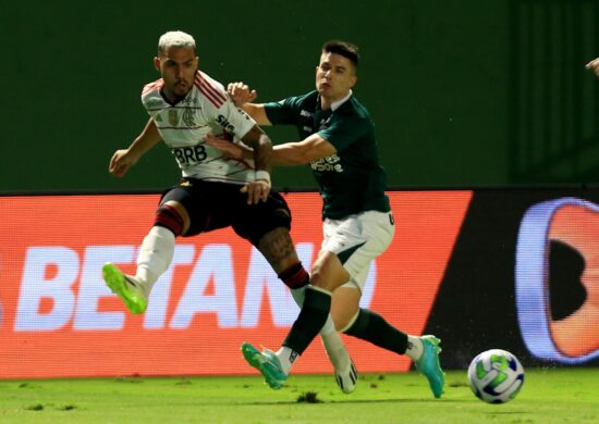 Flamengo joga com time alternativo e acumula erros na partida - Foto: Carlos Costa/Futura Press/Estadão Conteúdo