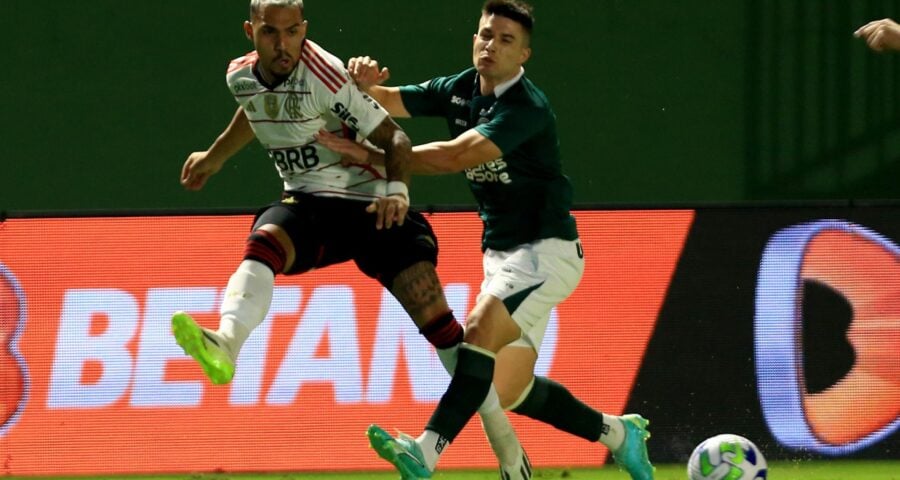 Flamengo joga com time alternativo e acumula erros na partida - Foto: Carlos Costa/Futura Press/Estadão Conteúdo