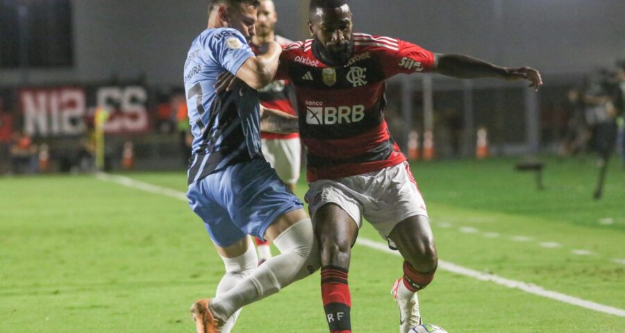 O Flamengo contou com um jogador a menos no segundo tempo