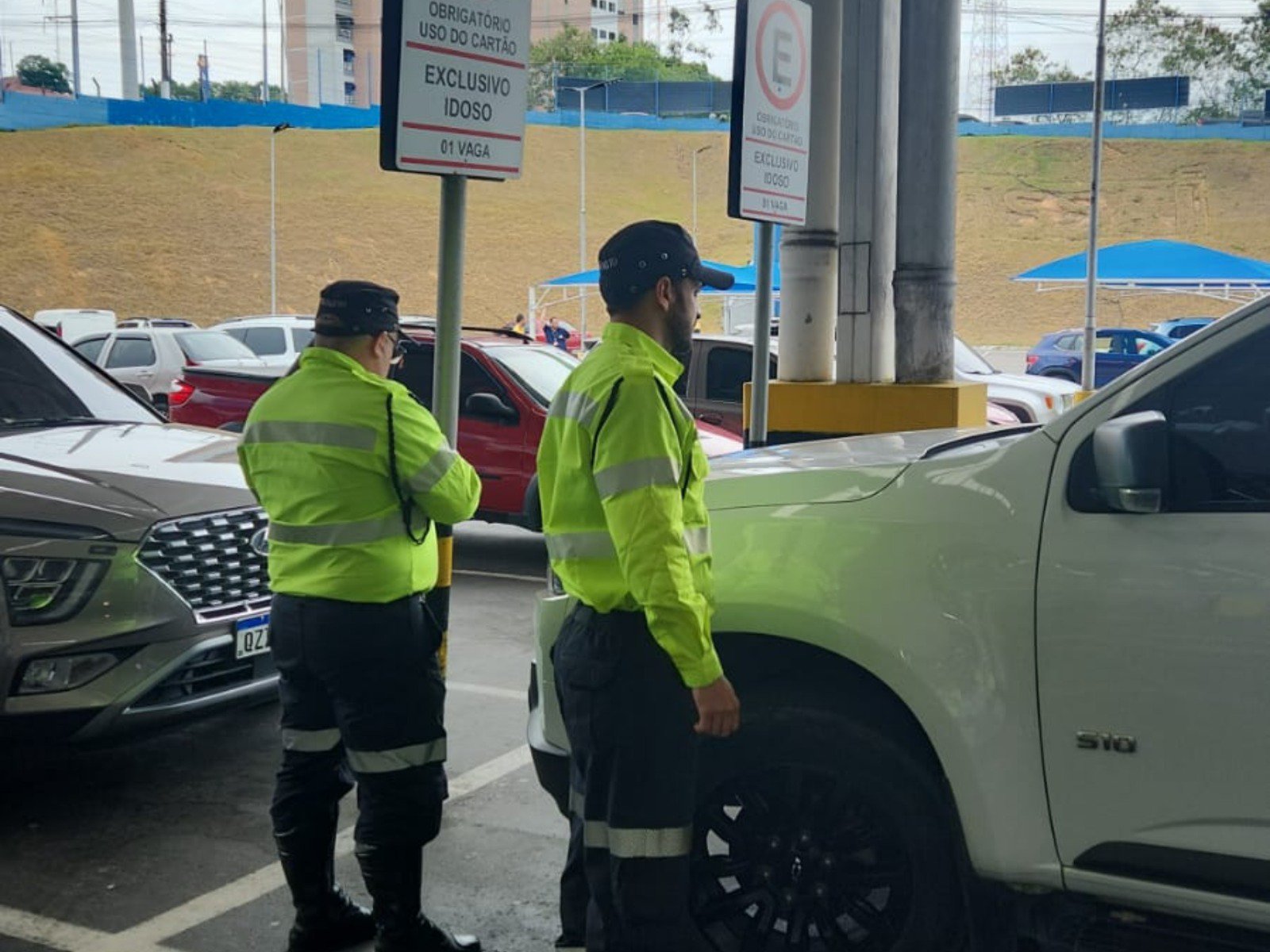 O foco do monitoramento foram as vagas de estacionamento especiais de supermercados e do shopping Manauara. - Fotos: Divulgação / IMMU