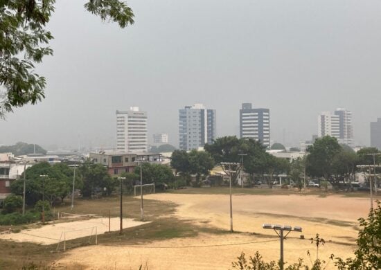 Fumaça encobre Manaus - Foto: Andrezza Souza/Portal Norte