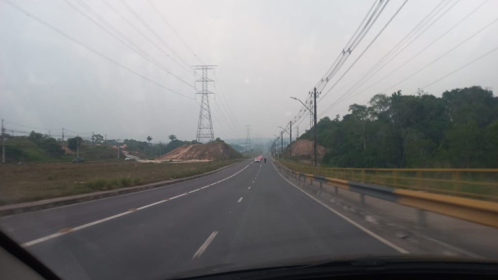 Fumaça na Avenida das Torres na Zona Norte de Manaus - Foto: Celso Maia