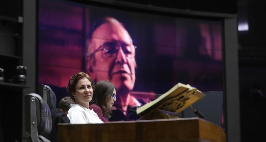 Homenagem a Olavo de Carvalho na Câmara tem sessão esvaziada