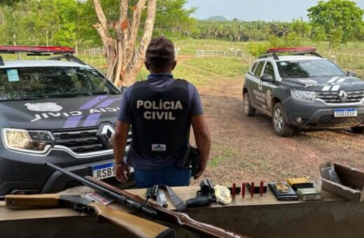 A suspeita é de o idoso estaria usando as armas para a prática de ameaças