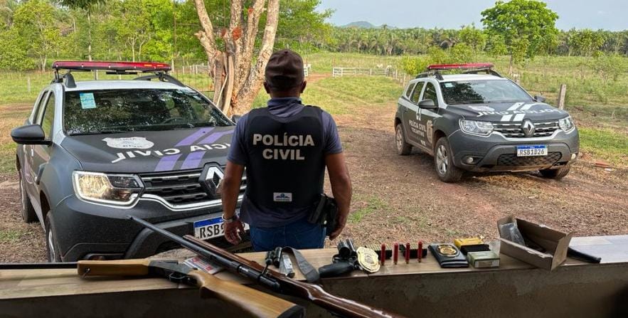 A suspeita é de o idoso estaria usando as armas para a prática de ameaças