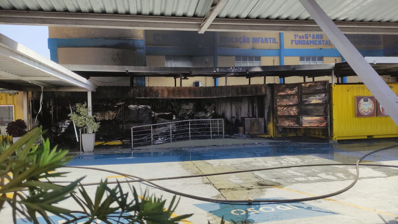 Incêndio atinge loja de bolos na Zona Centro-Sul de Manaus neste sábado, 30