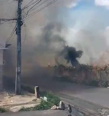 Incêndio ocorreu na tarde deste sábado (23) - Foto: Reprodução/Whatsapp