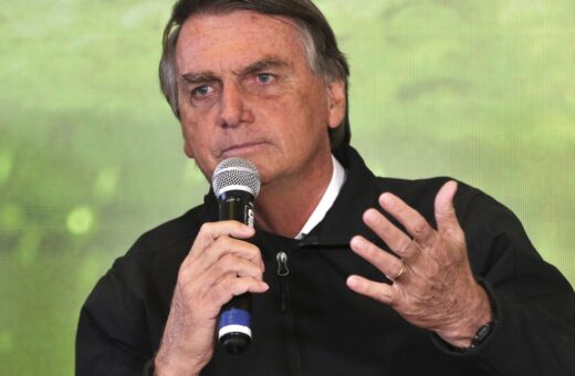 Bolsonaro comenta avanço da direita na Europa.