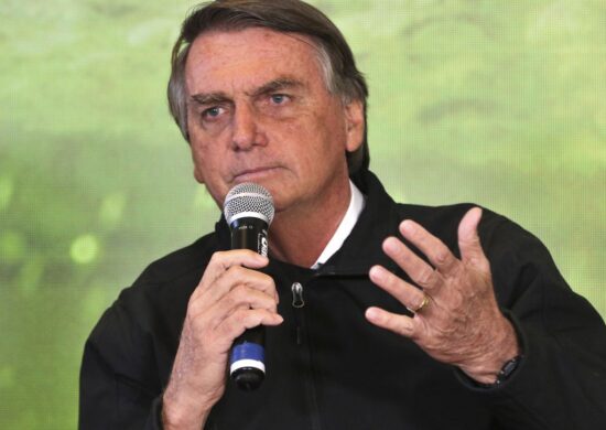 Bolsonaro comenta avanço da direita na Europa.