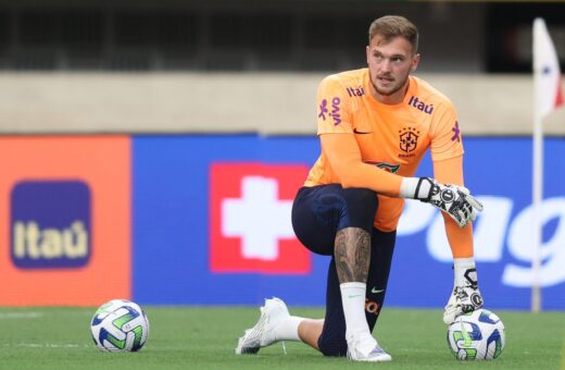 O goleiro Lucas Perri concede entrevista coletiva após o primeiro treino da Seleção, em Belém - Foto: Reprodução/ Vitor Silva/CBF