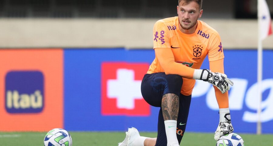 O goleiro Lucas Perri concede entrevista coletiva após o primeiro treino da Seleção, em Belém - Foto: Reprodução/ Vitor Silva/CBF