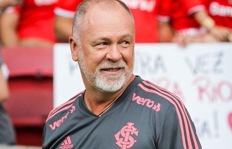 Mano Menezes tem um encontro com a diretoria do Corinthians para possível acerto com o clube - Foto: Reprodução/ Instagram @manomenezes_oficial