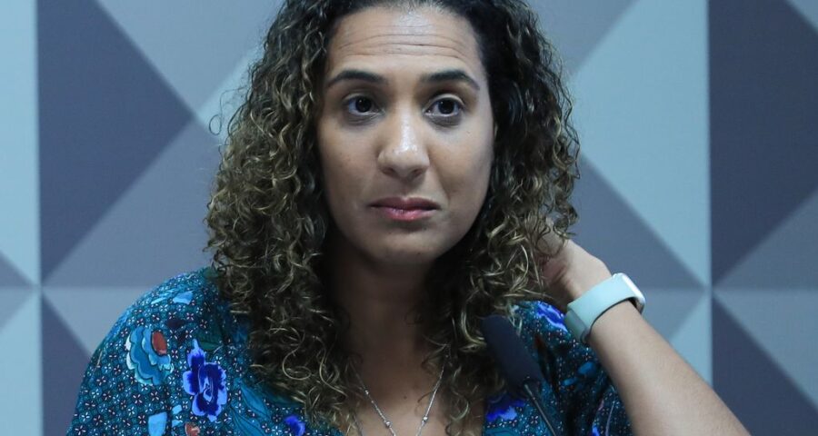 Após postagem racista de assessora, Anielle Franco pede desculpas a Casares