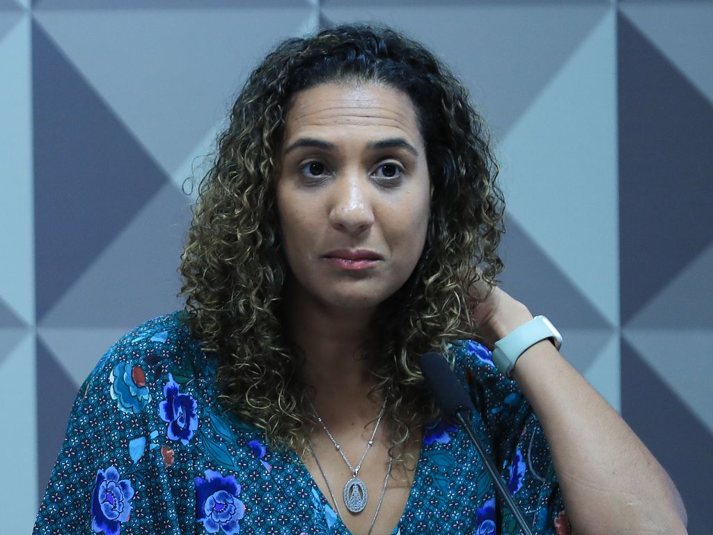 Após postagem racista de assessora, Anielle Franco pede desculpas a Casares