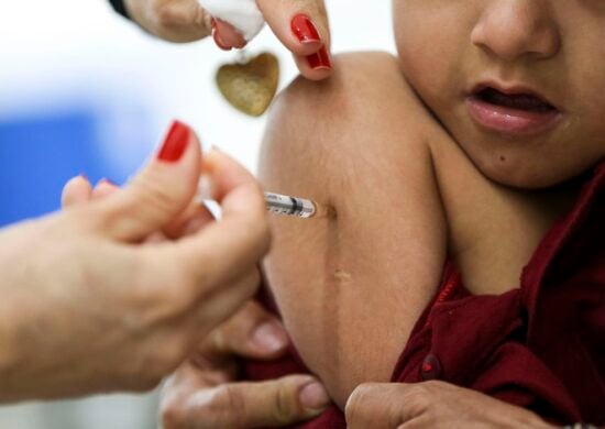 Multivacinação para menores de 15 anos inicia em 7 estados