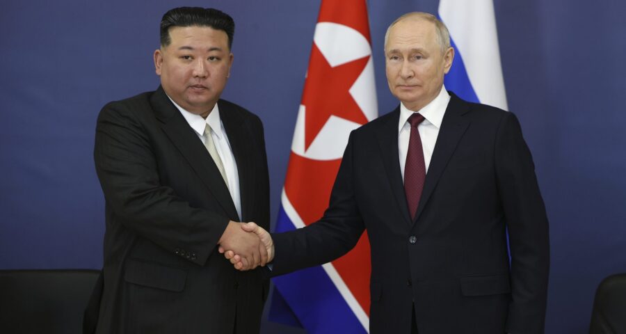 Na Rússia, Kim Jong-un visita fábricas de armas militares e inspeciona navios