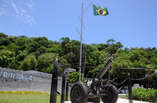 Nikolas Ferreira faz chá revelação em área de tortura na ditadura