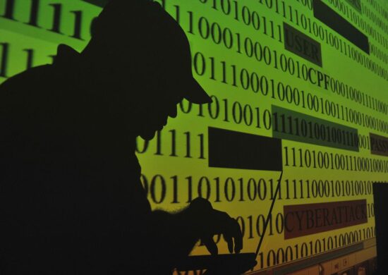 Quadrilha-de-hackers-liderada-por-garoto-de-14-anos-e-presa-em-SP