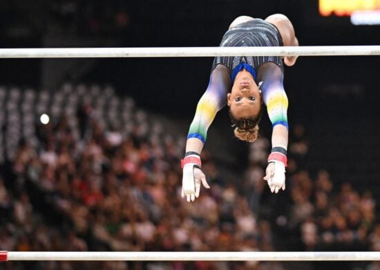 Rebeca Andrade durante competição em Paris - Foto: Confederação Brasileira de Ginástica (CGB)