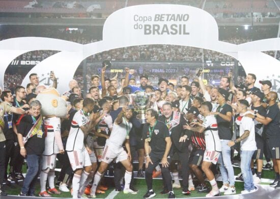 São Paulo comemoram a conquista do título inédito da Copa do Brasil após a partida contra o Flamengo - Foto: Peter Leone/O Fotográfico/Estadão Conteúdo