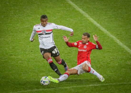 Partida entre Internacional x São Paulo, valida pela 23ª rodada do Campeonato Brasileiro 2023, realizada no estádio Beira-Rio, em Porto Alegre/RS, na noite desta quarta (13) - Foto: Vinicius Rosa/Agência O Dia/Estadão Conteúdo