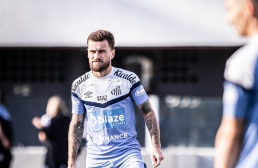 Técnico Diego Aguirre treina com a equipe do Santos no estádio Vila Belmiro - Foto: Reprodução/ X @SantosFC