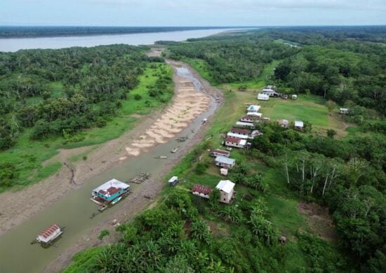 Seca pode reduzir 40% da capacidade de navegação no rio Amazonas em 15 dias