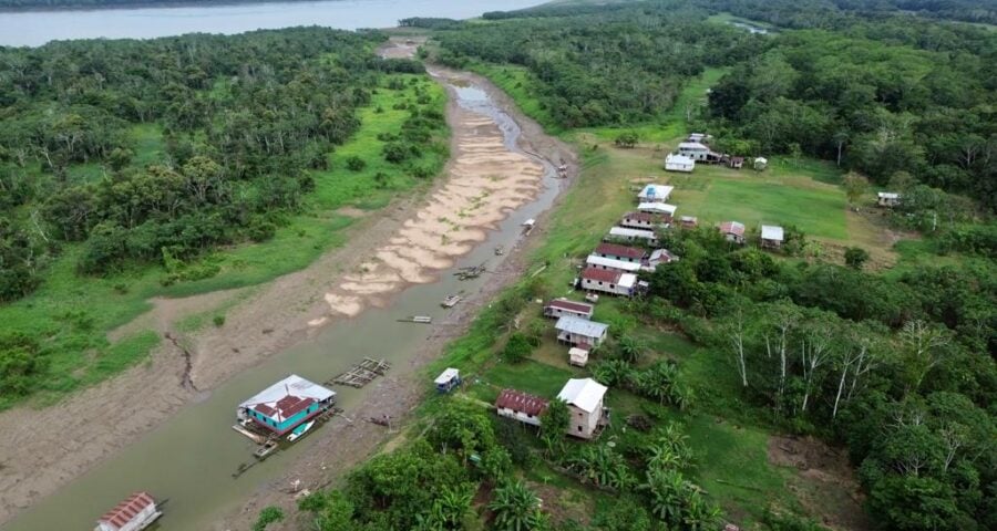 Seca pode reduzir 40% da capacidade de navegação no rio Amazonas em 15 dias