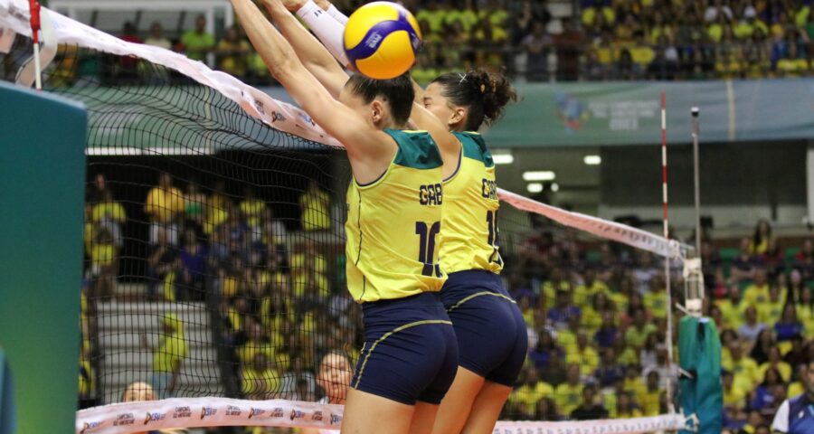 Jogadoras da seleção brasileira feminina de vôlei durante jogo - Foto: Juliana Arias Ávila/Ato Press/Estadão Conteúdo