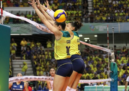 Jogadoras da seleção brasileira feminina de vôlei durante jogo - Foto: Juliana Arias Ávila/Ato Press/Estadão Conteúdo