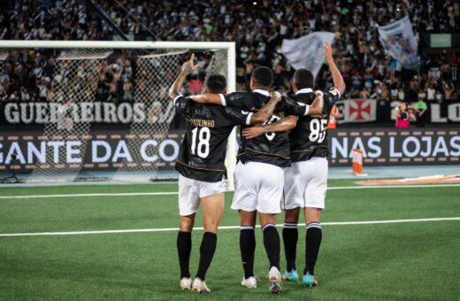 Vasco vence Fluminense, por 4 a 2, pela 23ª rodada do Brasileirão, neste sábado (16) - Foto: Rfeprodução/ X @VascodaGama