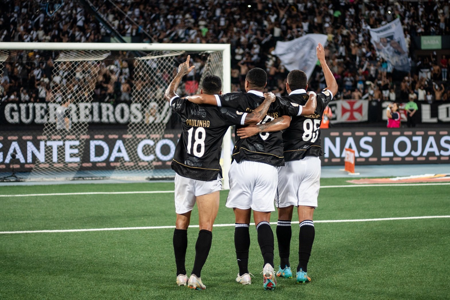 Vasco vence Fluminense, por 4 a 2, pela 23ª rodada do Brasileirão, neste sábado (16) - Foto: Rfeprodução/ X @VascodaGama
