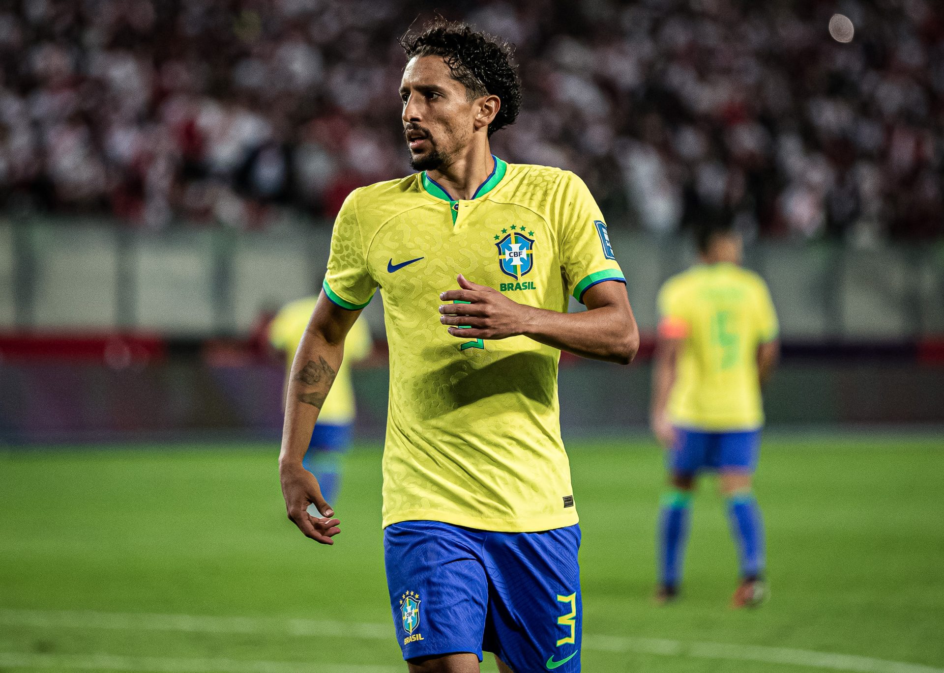 Zagueiro marcou de cabeça após cobrança de escanteio de Neymar