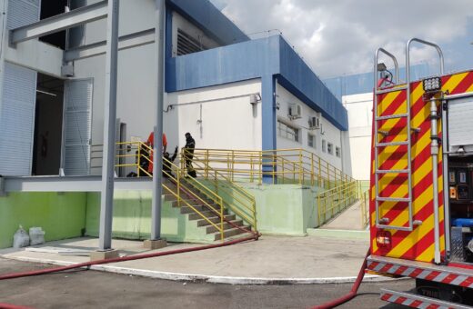 Fumaça foi vista nos arredores da avenida Djalma Batista, na Zona Centro-Sul