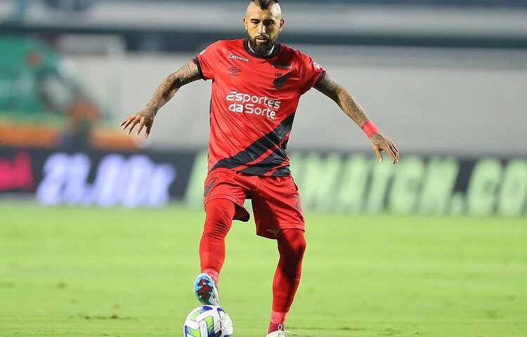 Arturo Vidal critica técnico holandês em uma live na sua rede social - Foto: Reprodução/ Instagram @kingarturo23oficial