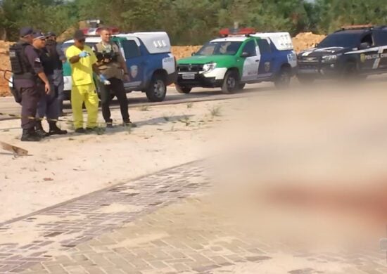 Corpo de homem esfaqueado 13 vezes é encontrado em avenida de Manaus – Foto: Reprodução/TV Norte Amazonas