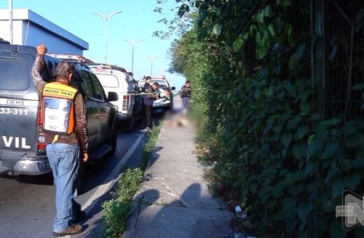 Corpo sem identificação é encontrado em calçada na Zona Norte de Manaus – Foto: Reprodução/TV Norte Amazonas