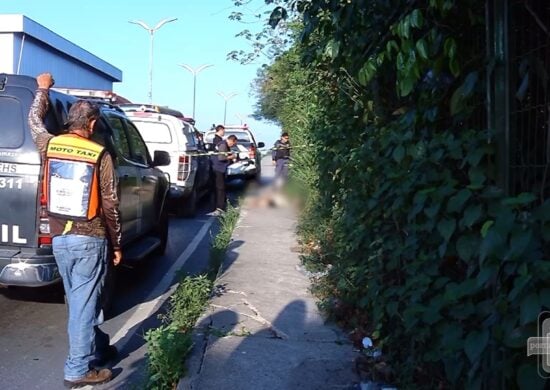 Corpo sem identificação é encontrado em calçada na Zona Norte de Manaus – Foto: Reprodução/TV Norte Amazonas