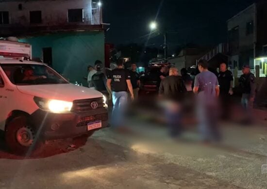 Homem é executado a tiros e tem corpo jogado no meio da rua em Manaus - Foto: Reprodução/TV Norte Amazonas