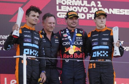 Max Verstappen, Lando Norris e Oscar Piastri vão ao pódio após a prova do Grande Prêmio do Japão de Fórmula 1 - Foto: Toru Hanai/Associated Press/Estadão Conteúdo