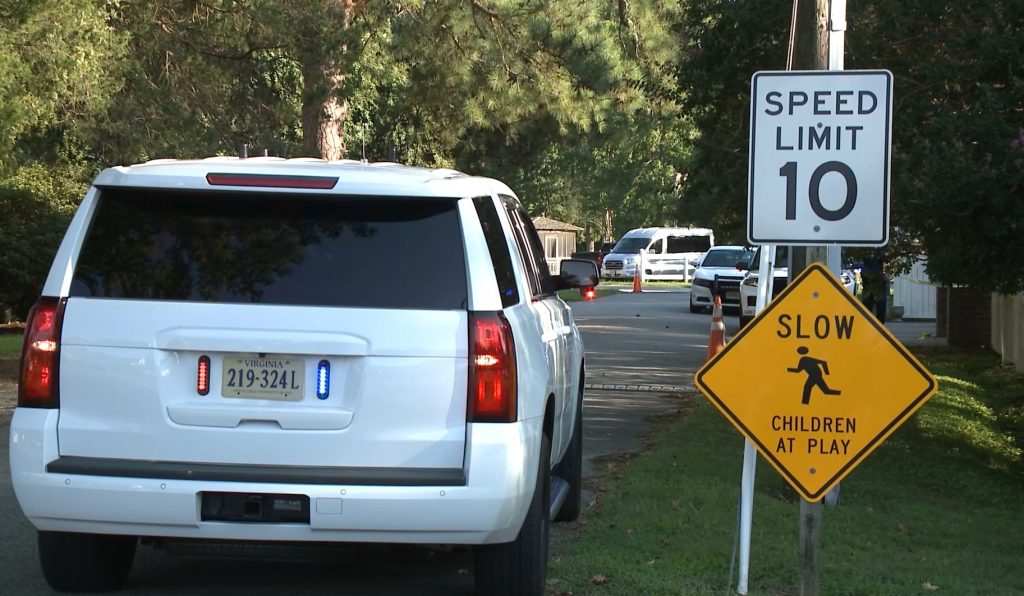 Bebê estava envolvido em saco de lixo dentro do carro - Foto: Reprodução/Facebook @York-Poquoson Sheriff's Office