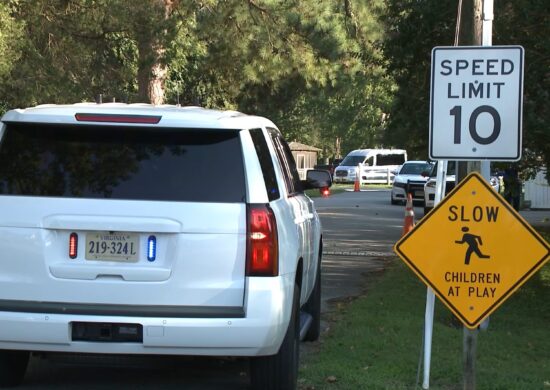 Bebê estava envolvido em saco de lixo dentro do carro - Foto: Reprodução/Facebook @York-Poquoson Sheriff's Office