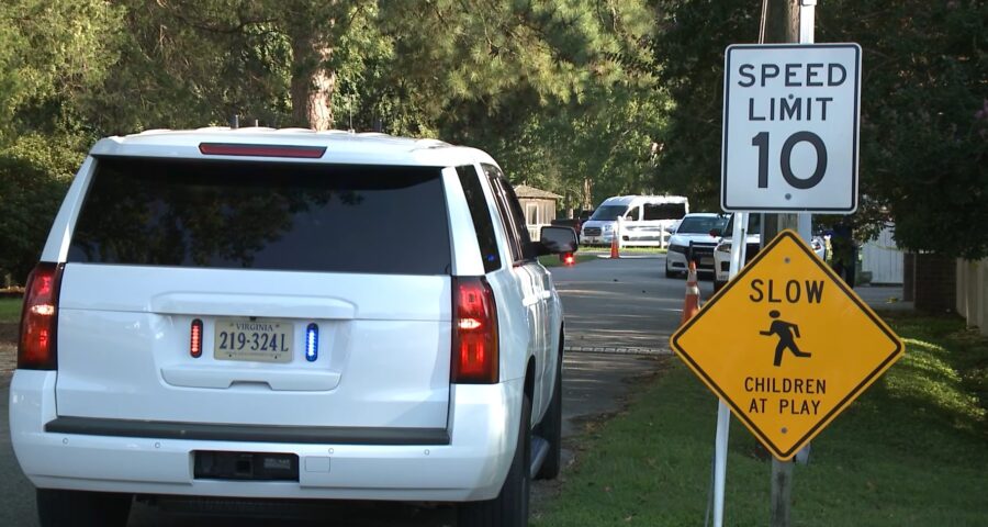 Bebê estava envolvido em saco de lixo dentro do carro - Foto: Reprodução/Facebook @York-Poquoson Sheriff's Office